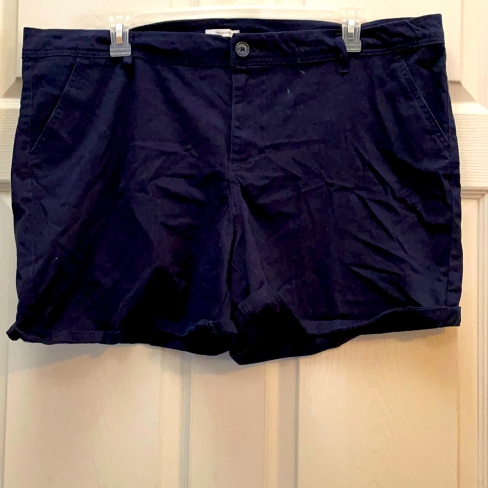 EUC Maurices Dk Blue Rolled Hem Chino Shorts, 22W